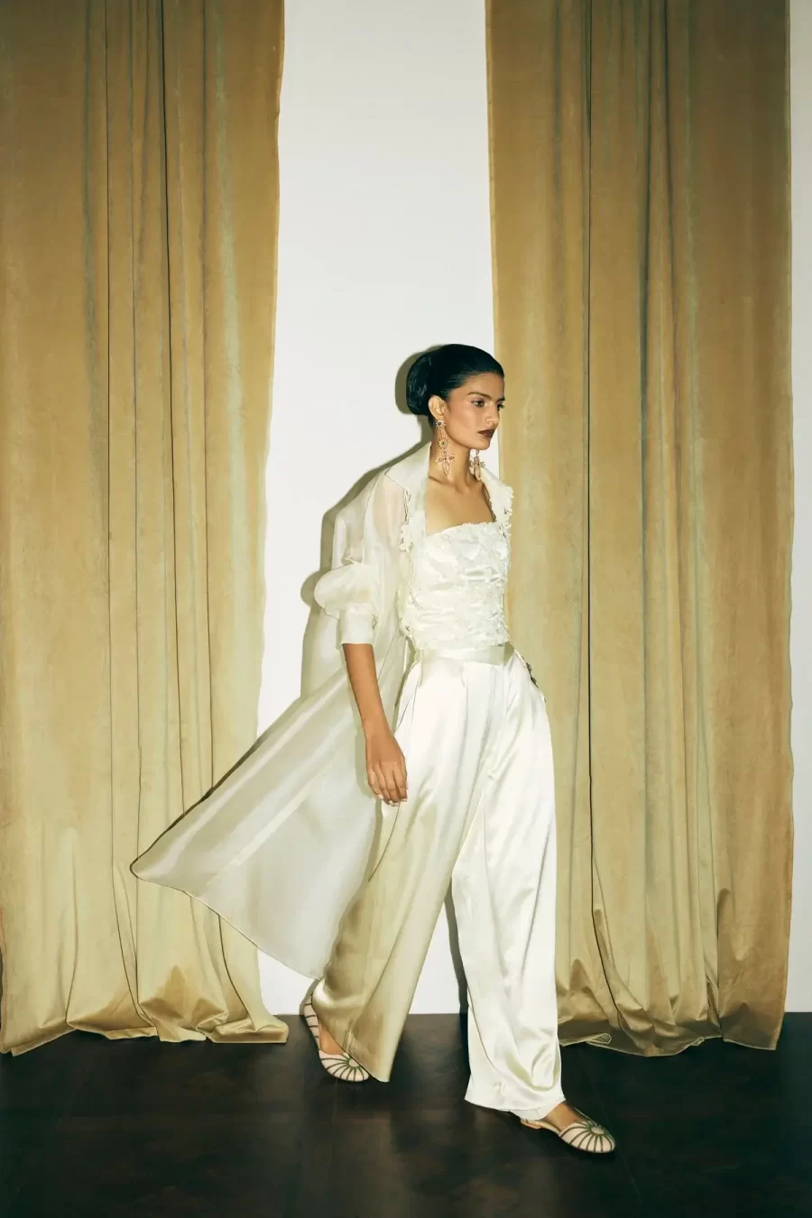 "Moulin Cape" with Nacre Corset and Noir Pants - Image 3