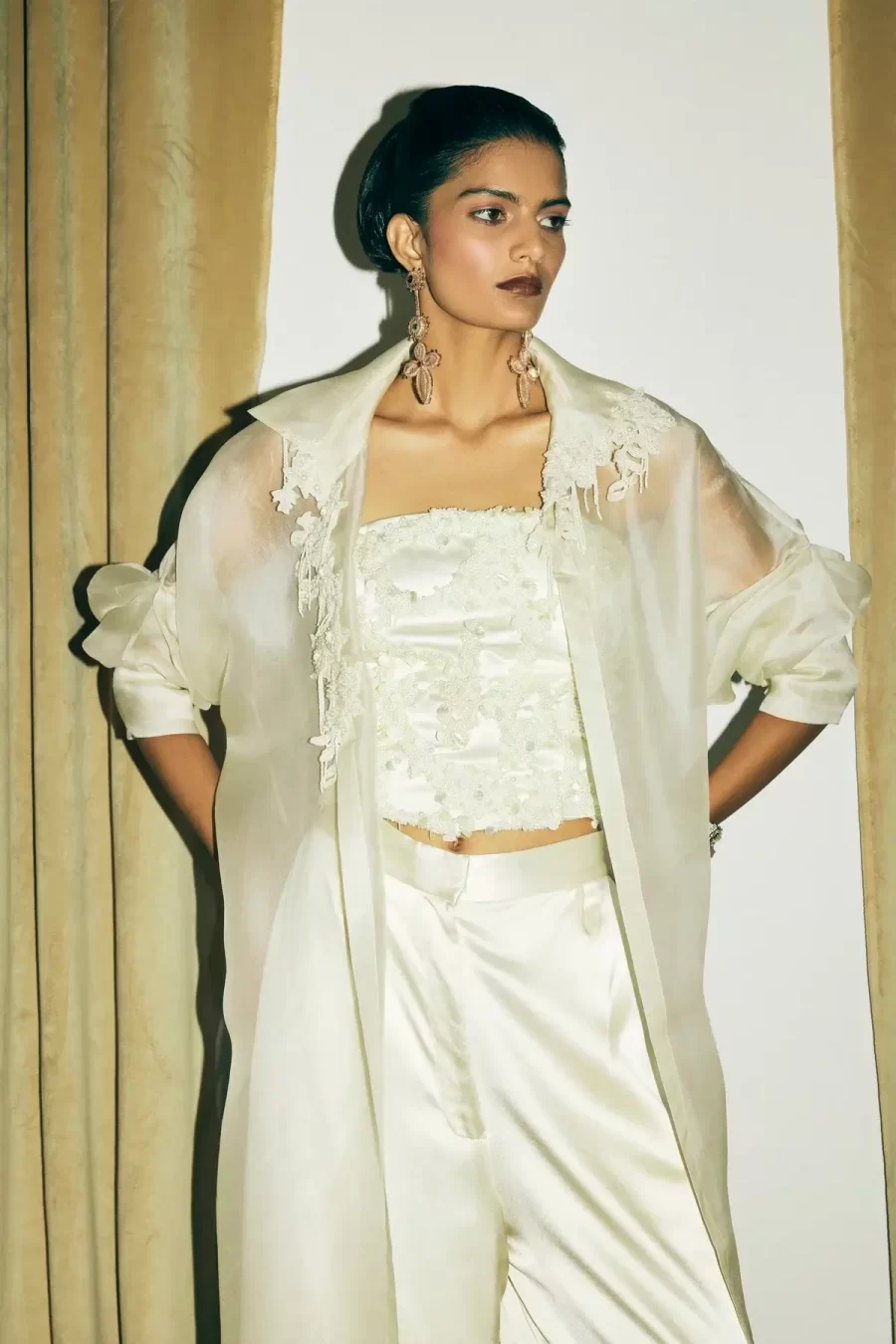 "Moulin Cape" with Nacre Corset and Noir Pants - Image 4